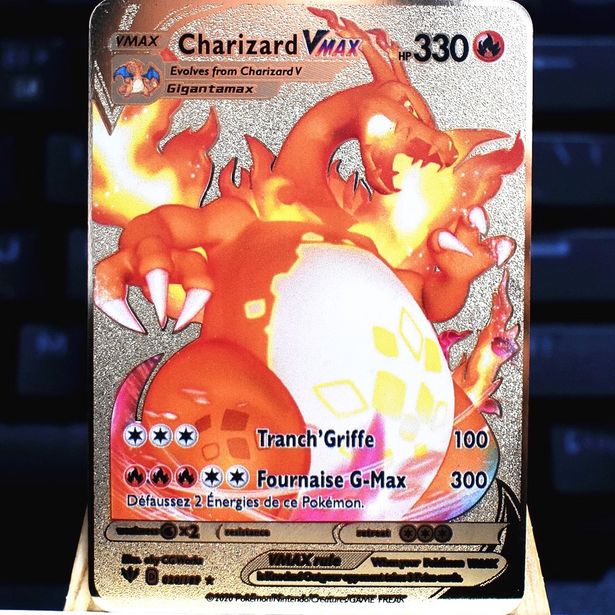Oferta de Pokemon metal cartão charizard eevee mewtwo pikachu ouro vmax gx ex cartão speelgoed coleção presentes das crianças kawaii cartões por R$5,98
